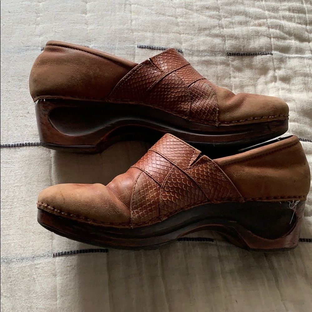 Sanitas Brown Clogs